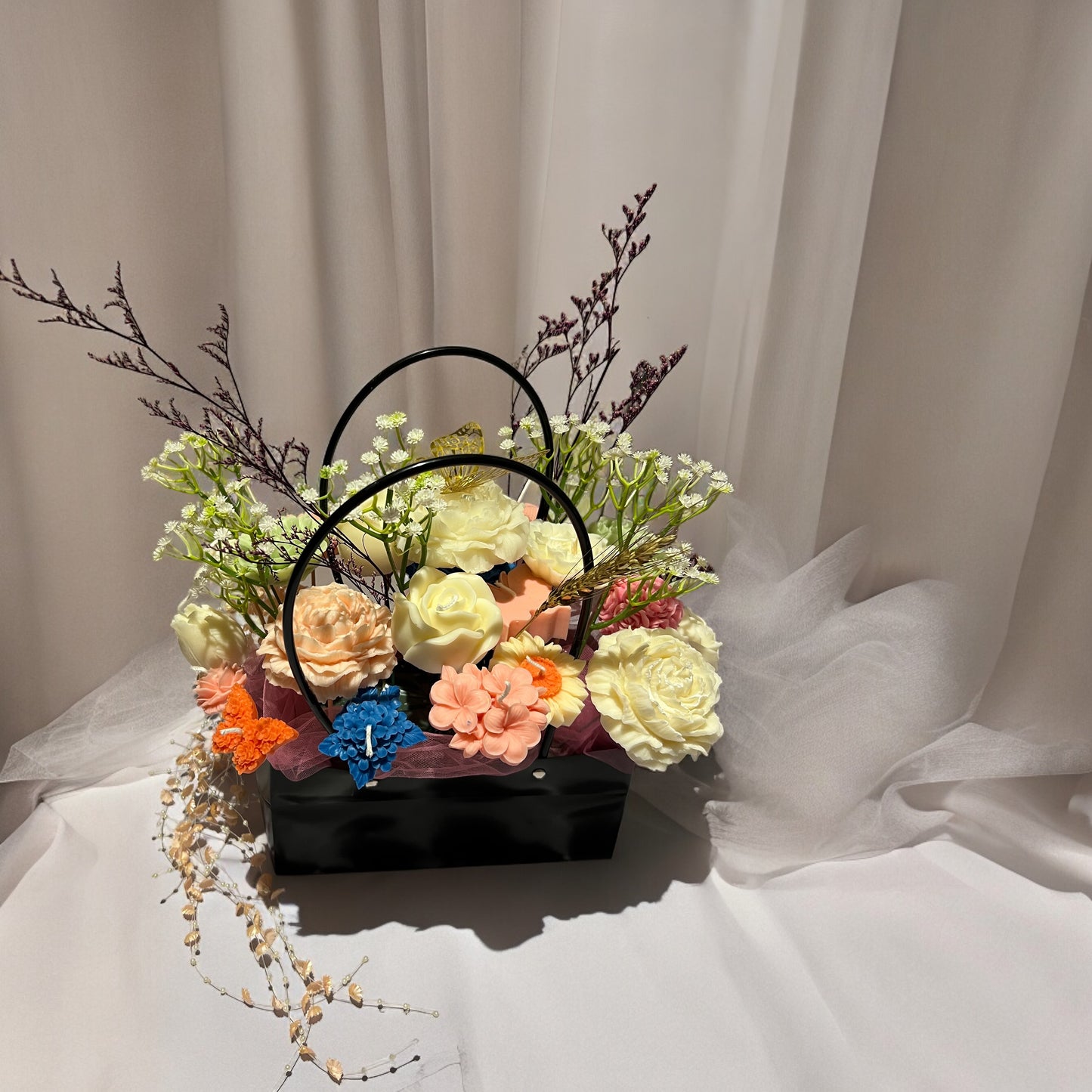 A stylish candle basket for all kinds of occasions