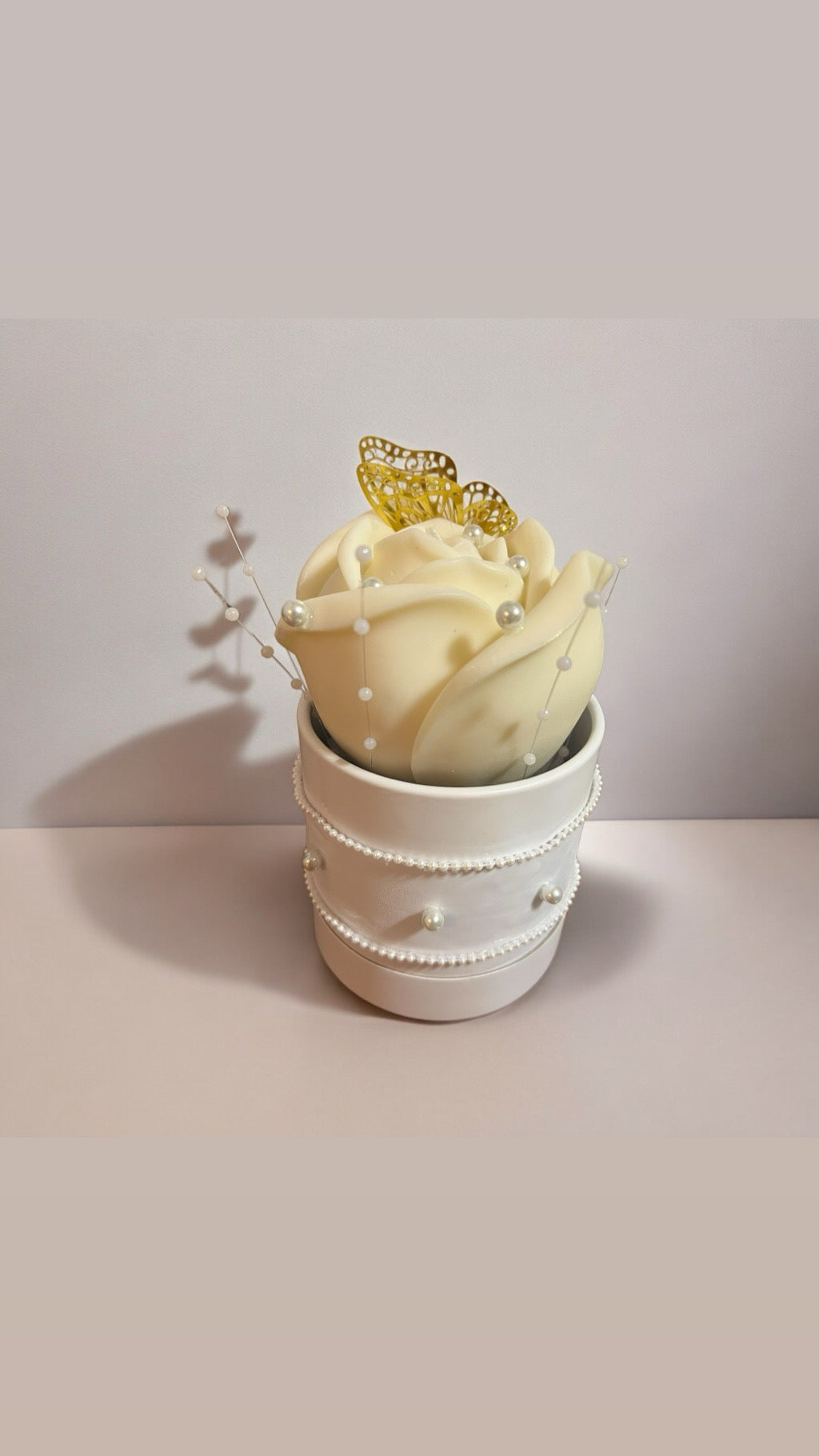 A very stylish set (7)with roses that modernizes the atmosphere of the home, wedding and gift